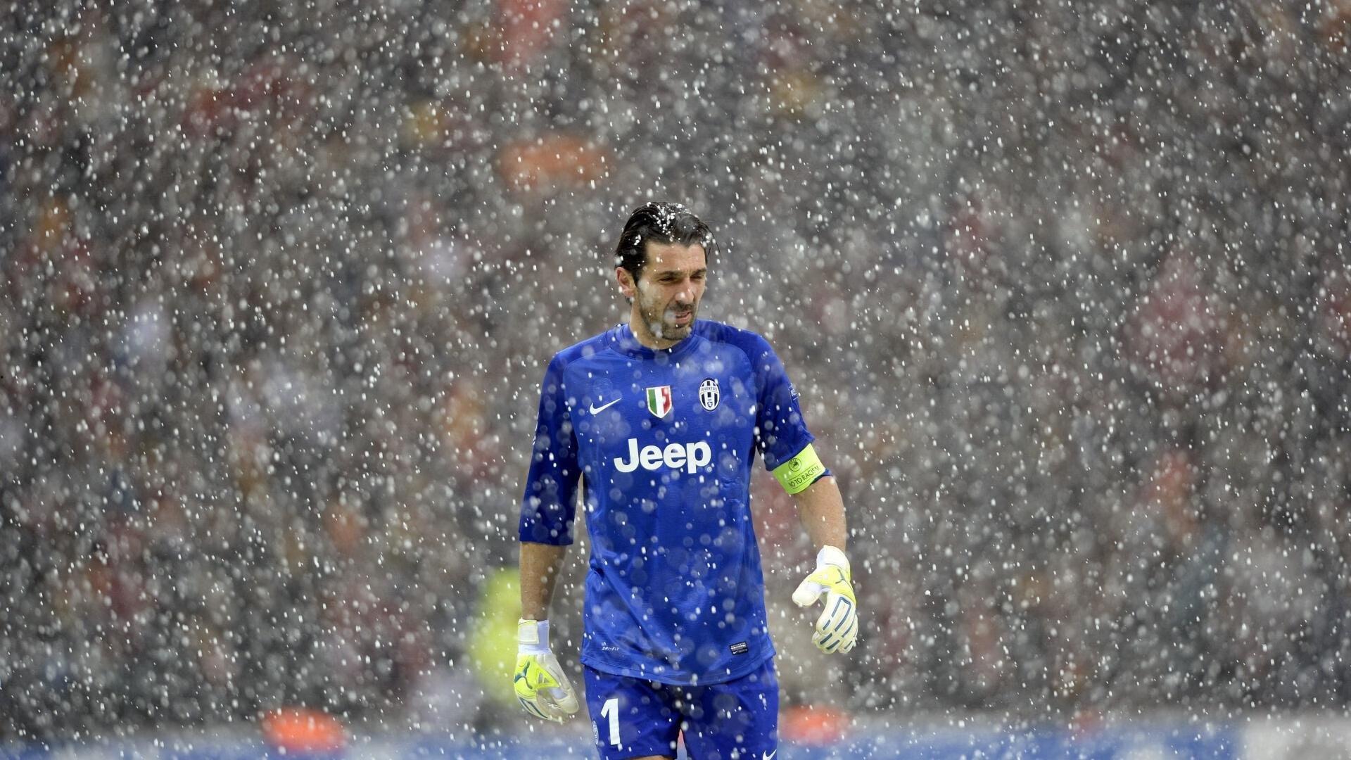 新星闪耀！13号秀奎因积极拼抢斩获双十数据